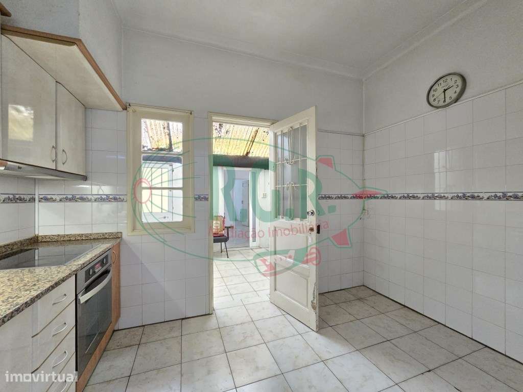 INVESTIMENTO - T5 Entrada Independente | Garagem | Peq. Quintal | C...-13