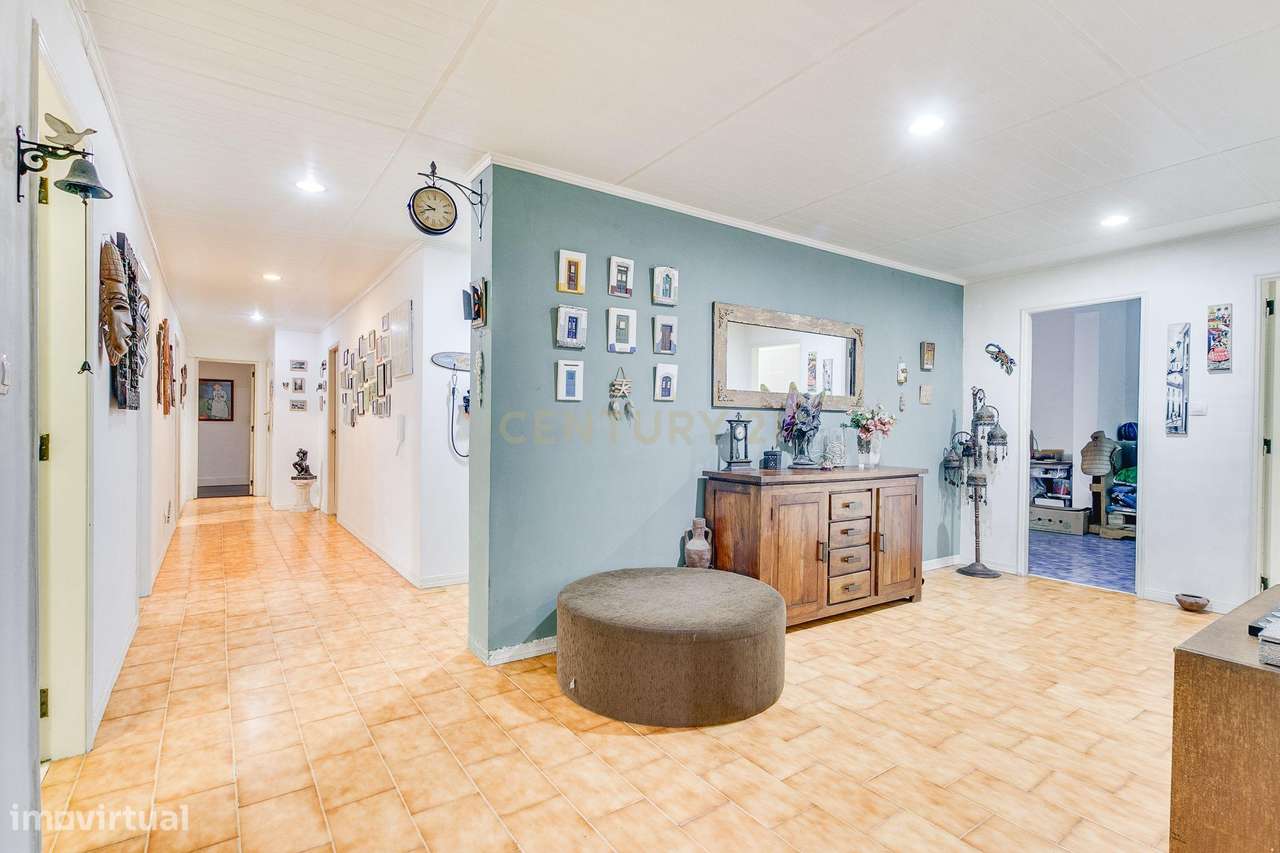 Espaçoso apartamento T4 transformado em T3-6