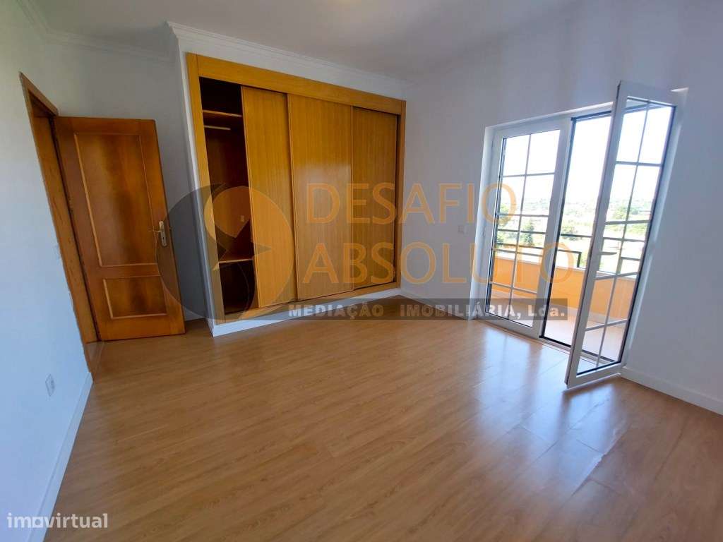 Moradia em Banda T4 c/ Piscina e Garagem. Quinta da Serralheira - S...-12
