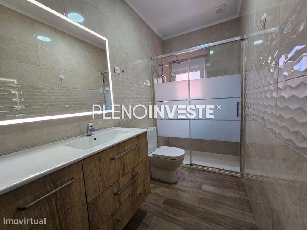Apartamento T3 transformado em T2 com Quintal em Almada - Grande imagem: 5/28