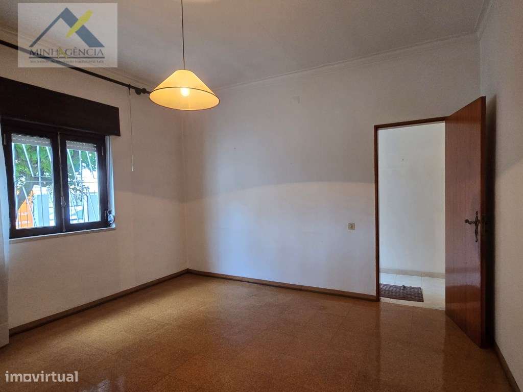 Moradia isolada com garagem na Quinta do Conde-11