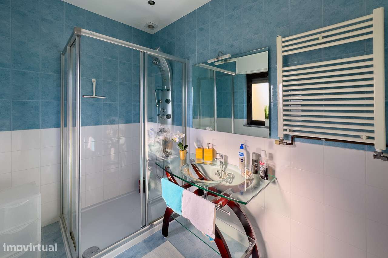 Moradia de Luxo T4 | Piscina Aquecida | Exclusividade Total em Amares-24