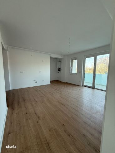 Apartament 3 camere , bloc nou , strada Zăvoaie-0