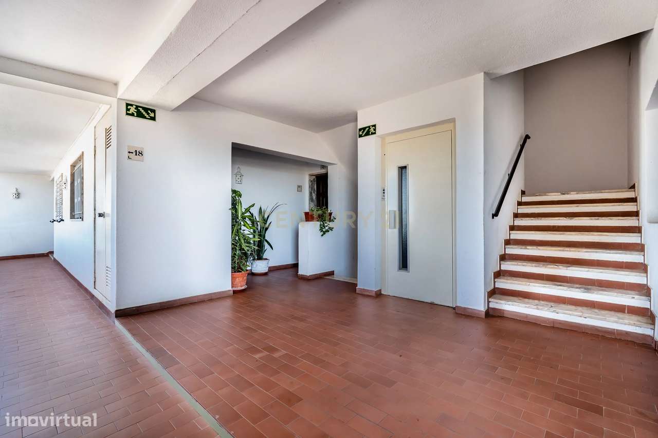 Apartamento T1+1 com piscina e bem localizado, em Vale Pedras, Albufei - Grande imagem: 3/19