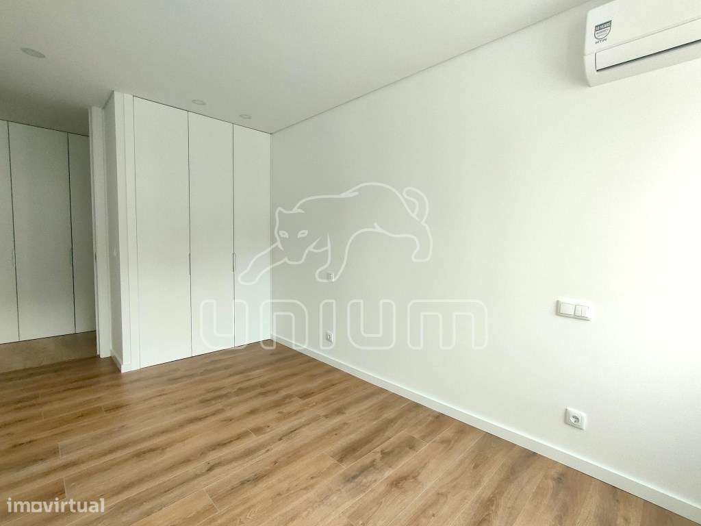 Apartamento T2 Novo com Varanda e Garagem em Darque-5