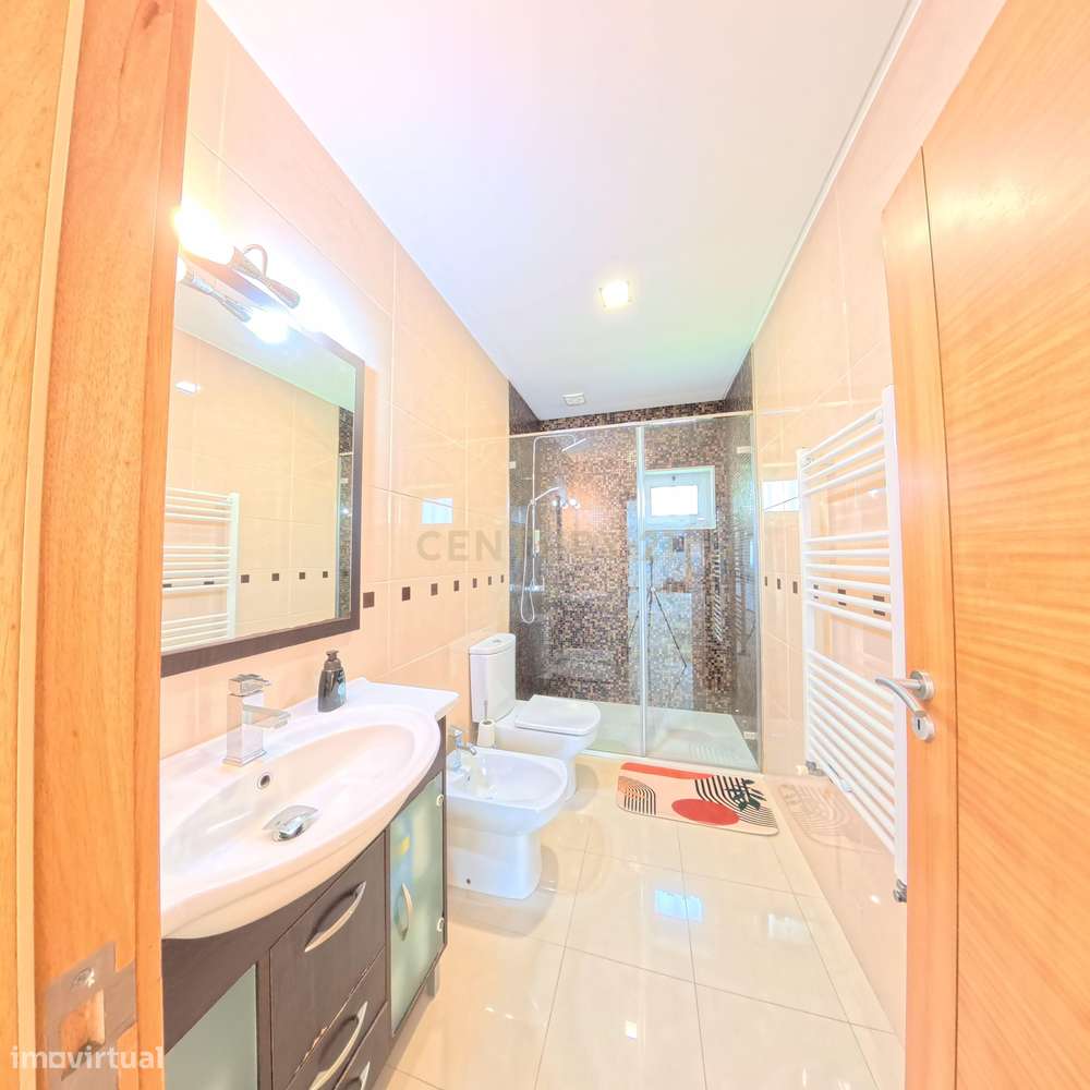 Moradia T4 em Esposende com Jardim e Garagem-13