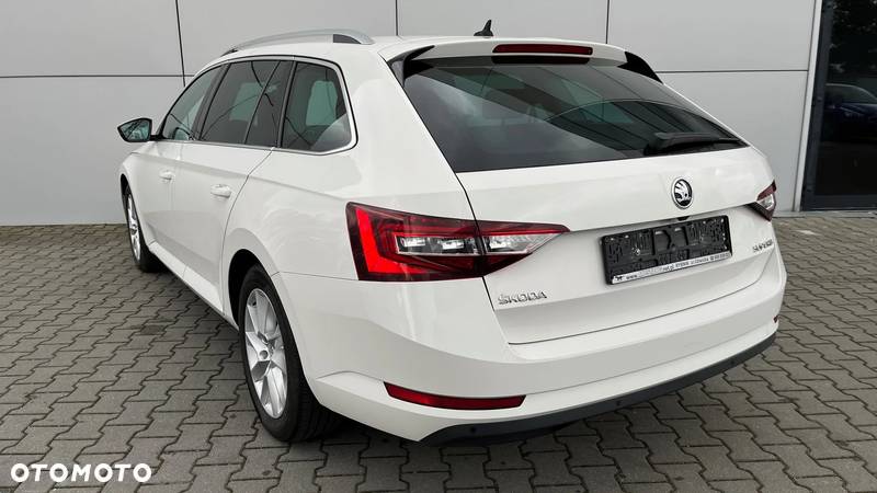 Skoda Superb 2.0 TDI SCR Style DSG - 4