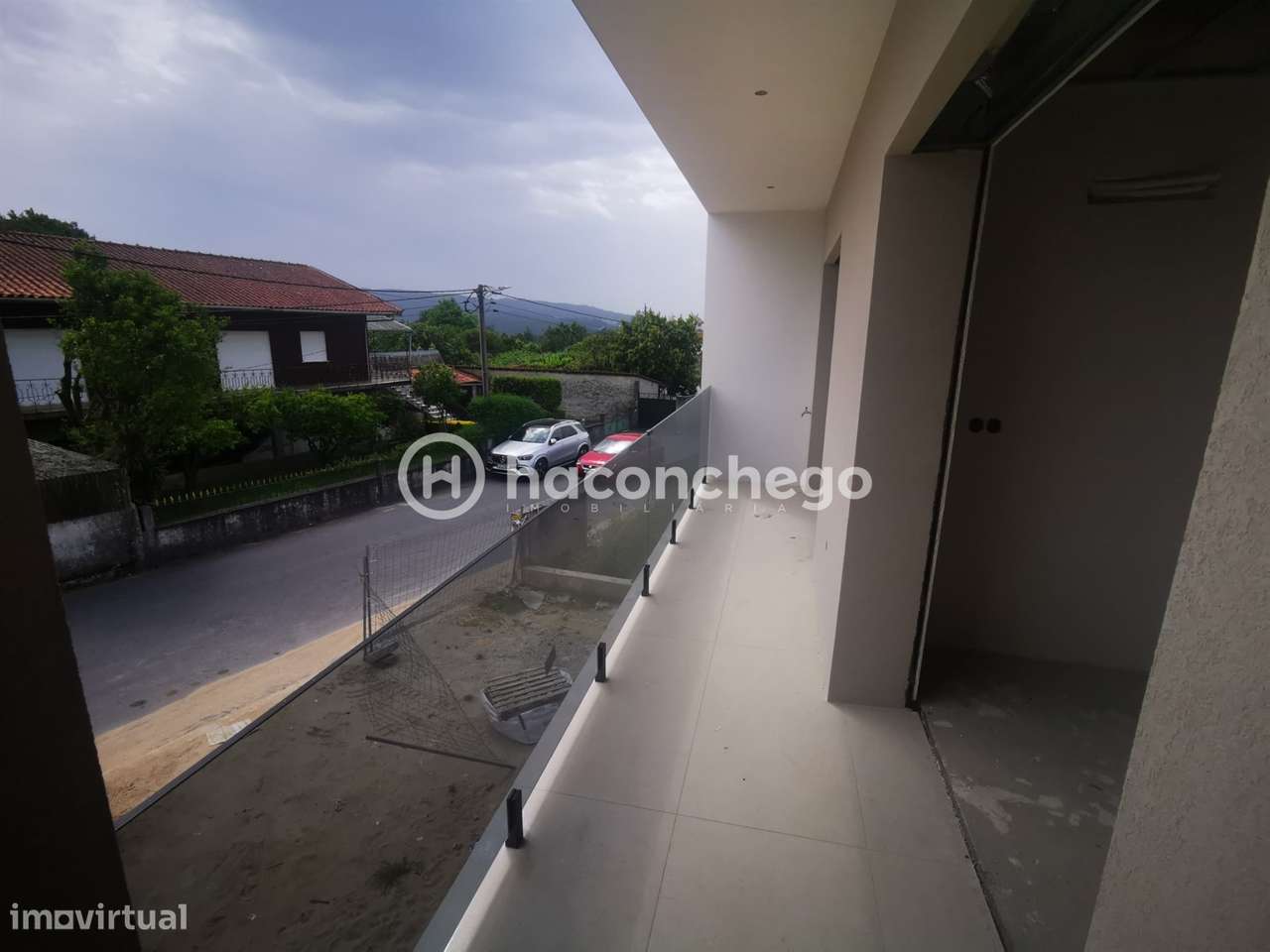 Apartamento T2 com logradouro e garagem Galegos Santa Maria Barcelos-8