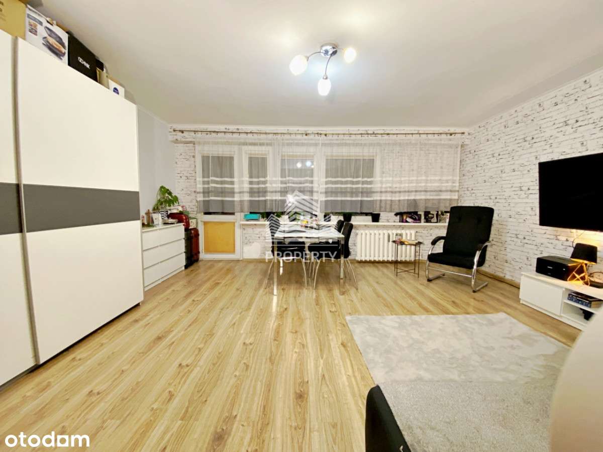 2 pokoje, II piętro, niski blok cegła, loggia-1