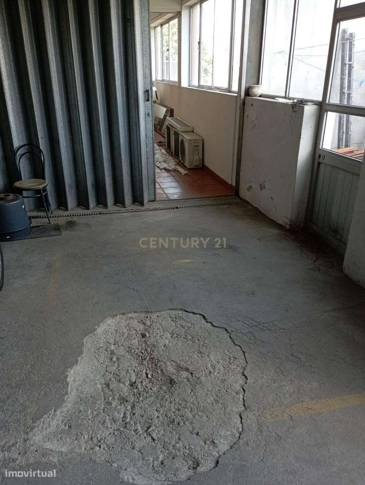 Arrecadação e lugar de garagem fechada no centro do Marco de Canaveses - Grande imagem: 4/6