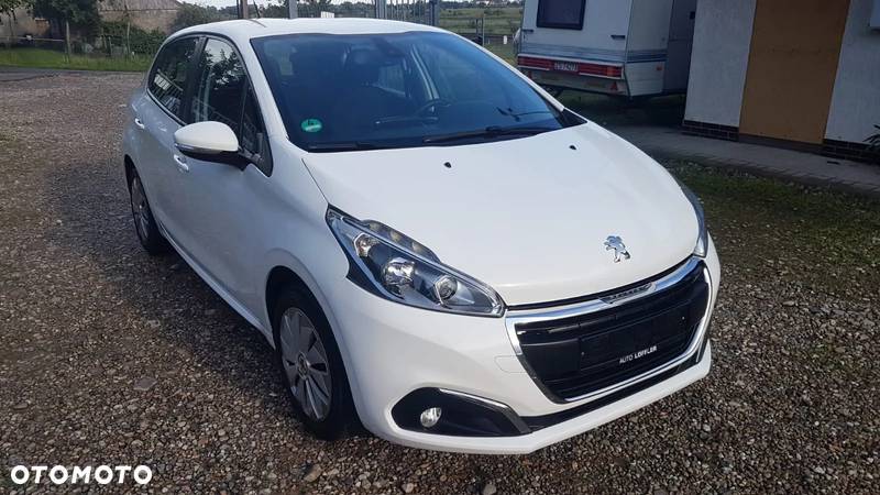 Peugeot 208 - 1