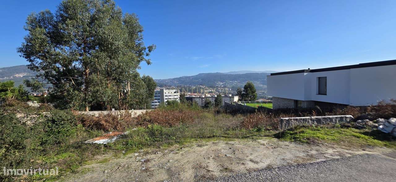 Terreno com viabilidade de construção em Alpendorada - Grande imagem: 1/9