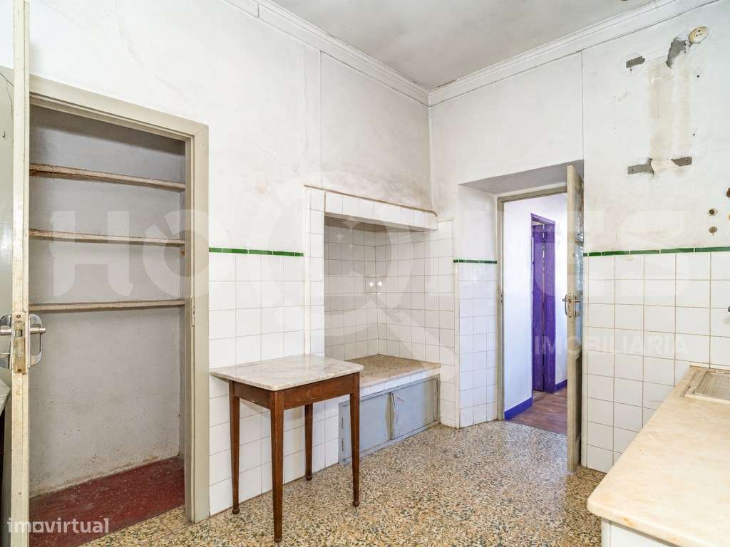 PRÉDIO COM 3 APARTAMENTOS NO CENTRO HISTÓRICO FIGUEIRA DA FOZ-40