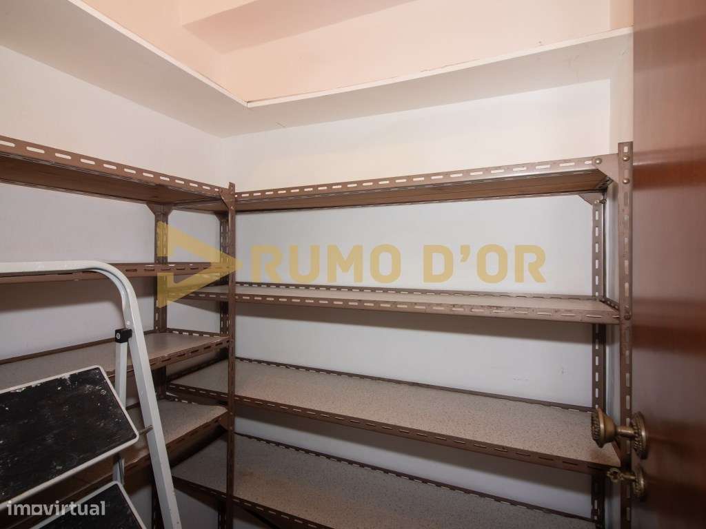 Apartamento T3 com Estacionamento Interno - Vila Franca de Xira-19