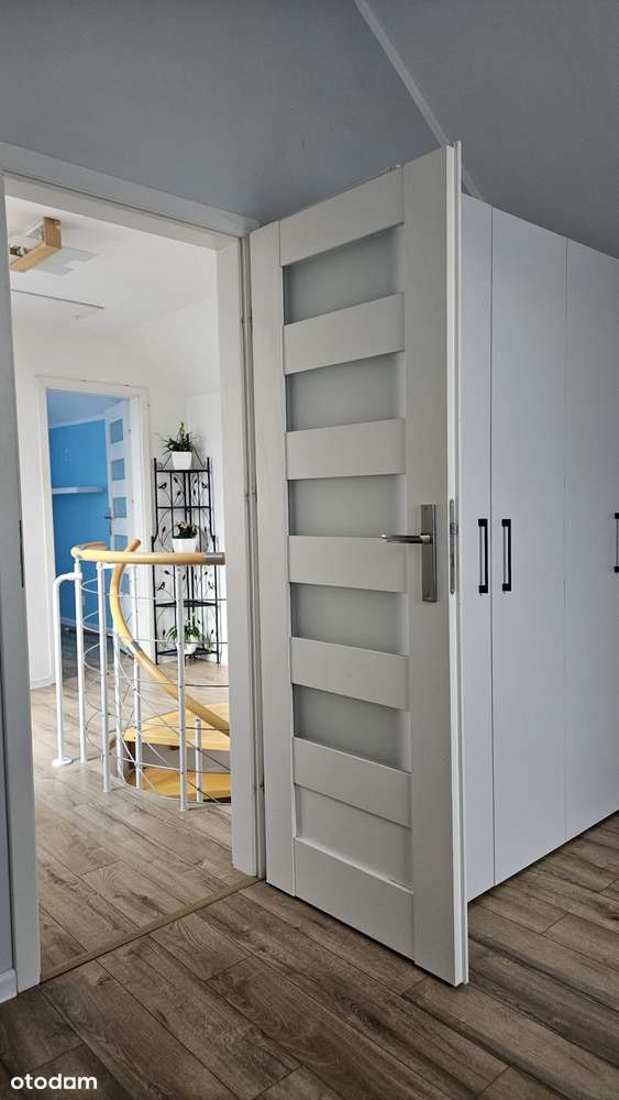 Przestronne 4-pokojowe mieszkanie z tarasem na dachu-9