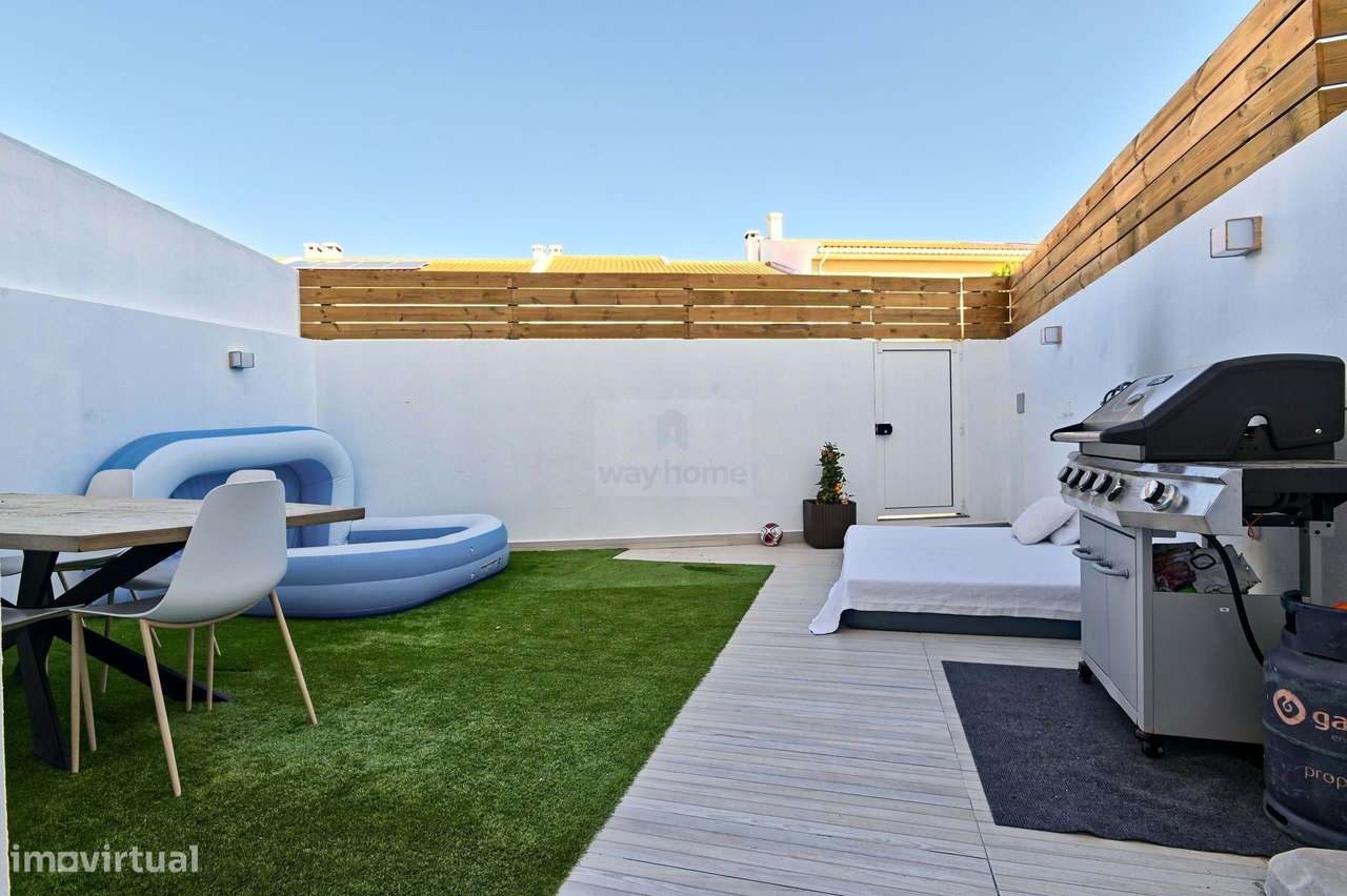 Moradia T3+1 | Sotão e Cave | Remodelada | Pátio Exterior | Amoreira-13