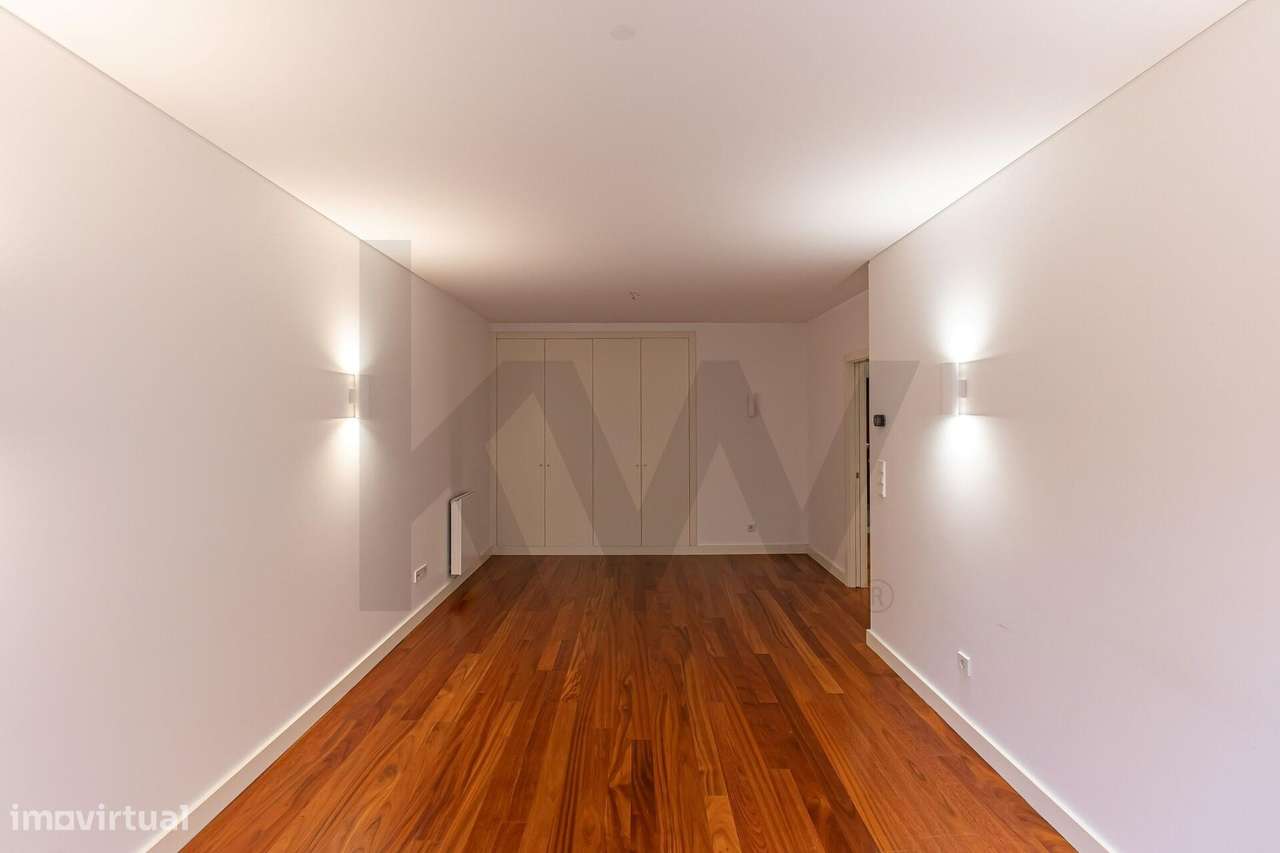 Apartamento T1 - Arrendamento em Cond. Fechado - Junto à Univ. Cató - Grande imagem: 5/35