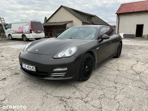 Porsche Panamera 4 Platinum Edition - 1