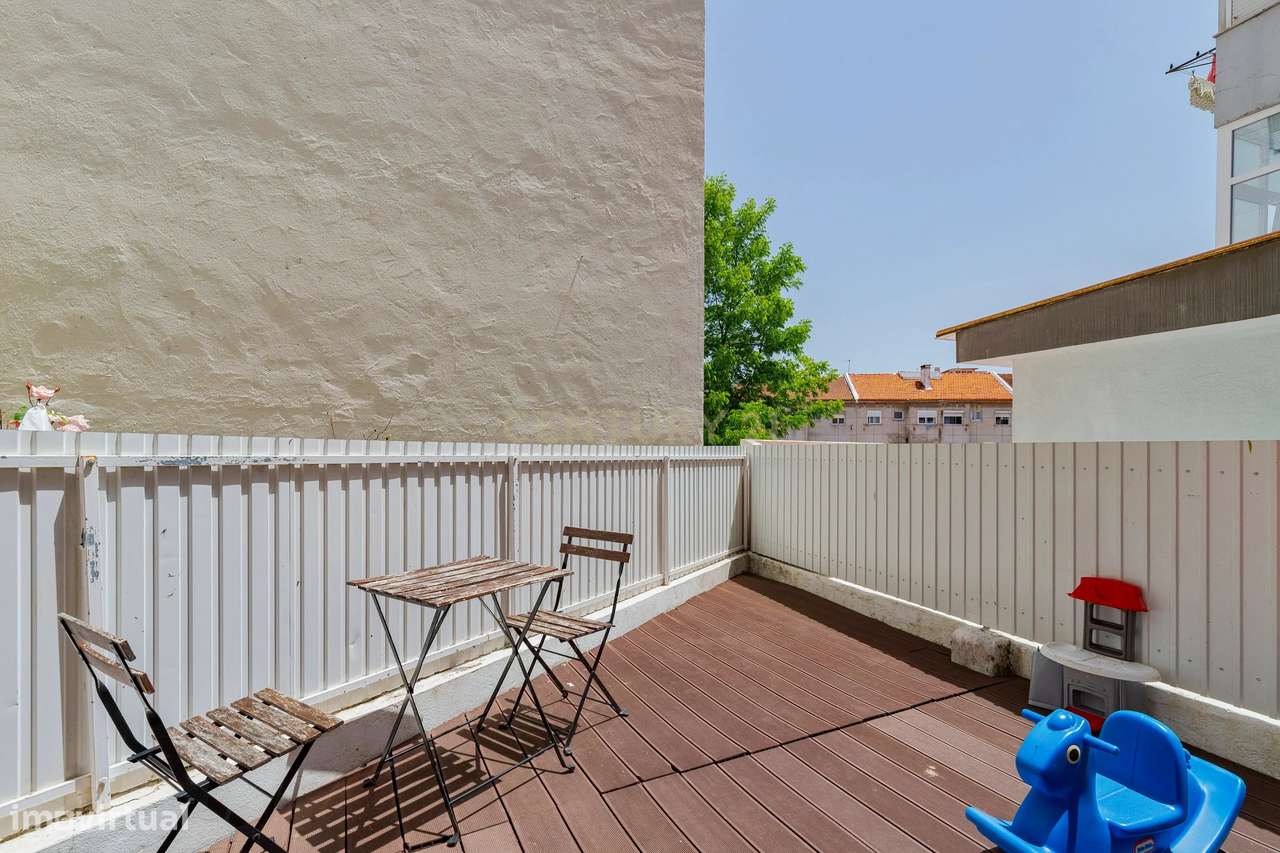 Apartamento T-3 com Terraço  Almada-18