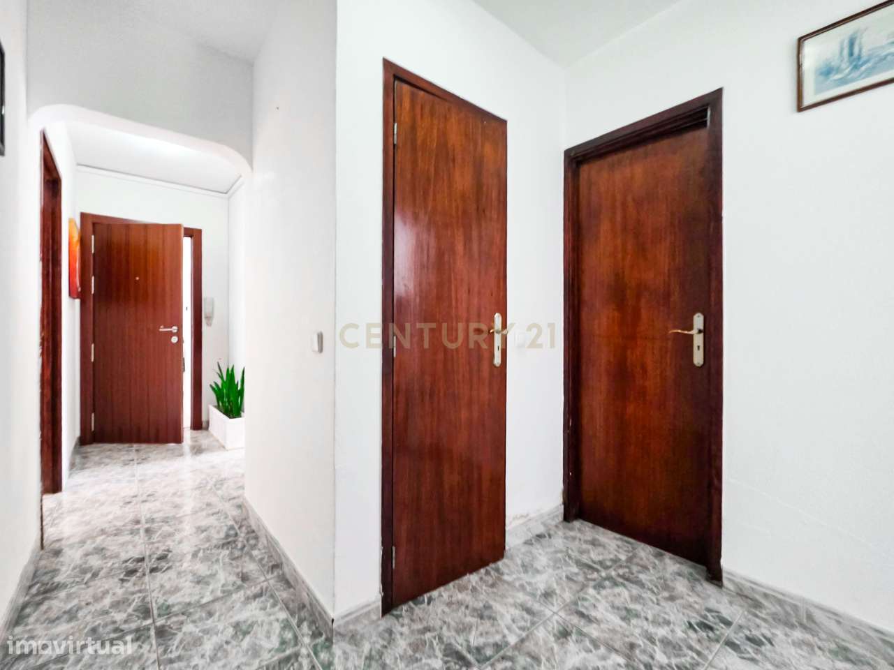 Apartamento T3 nas Fontainhas com excelente luz natural-8