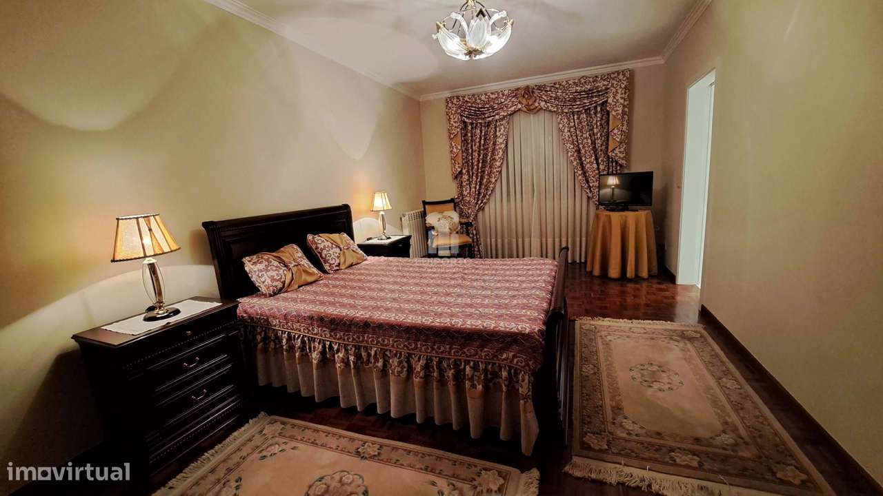 Moradia T6 Exclusiva com terreno de cerca 4.000 m² e Piscina Privada e-29