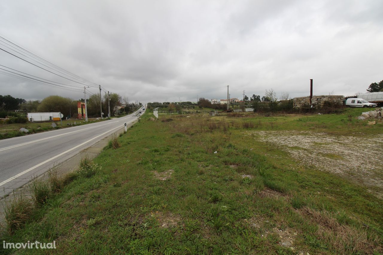 Terreno na Estrada Nacional