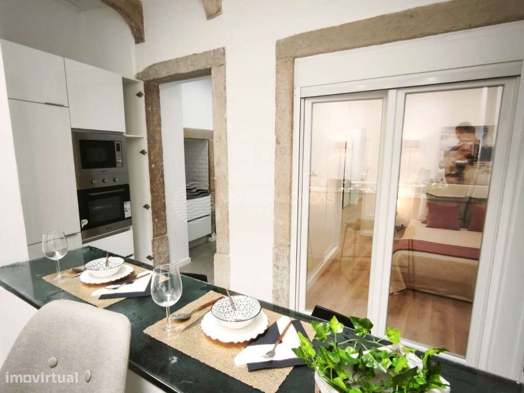 Apartamento T3 totalmente remodelado, com arrecadação, em Benfica.-7