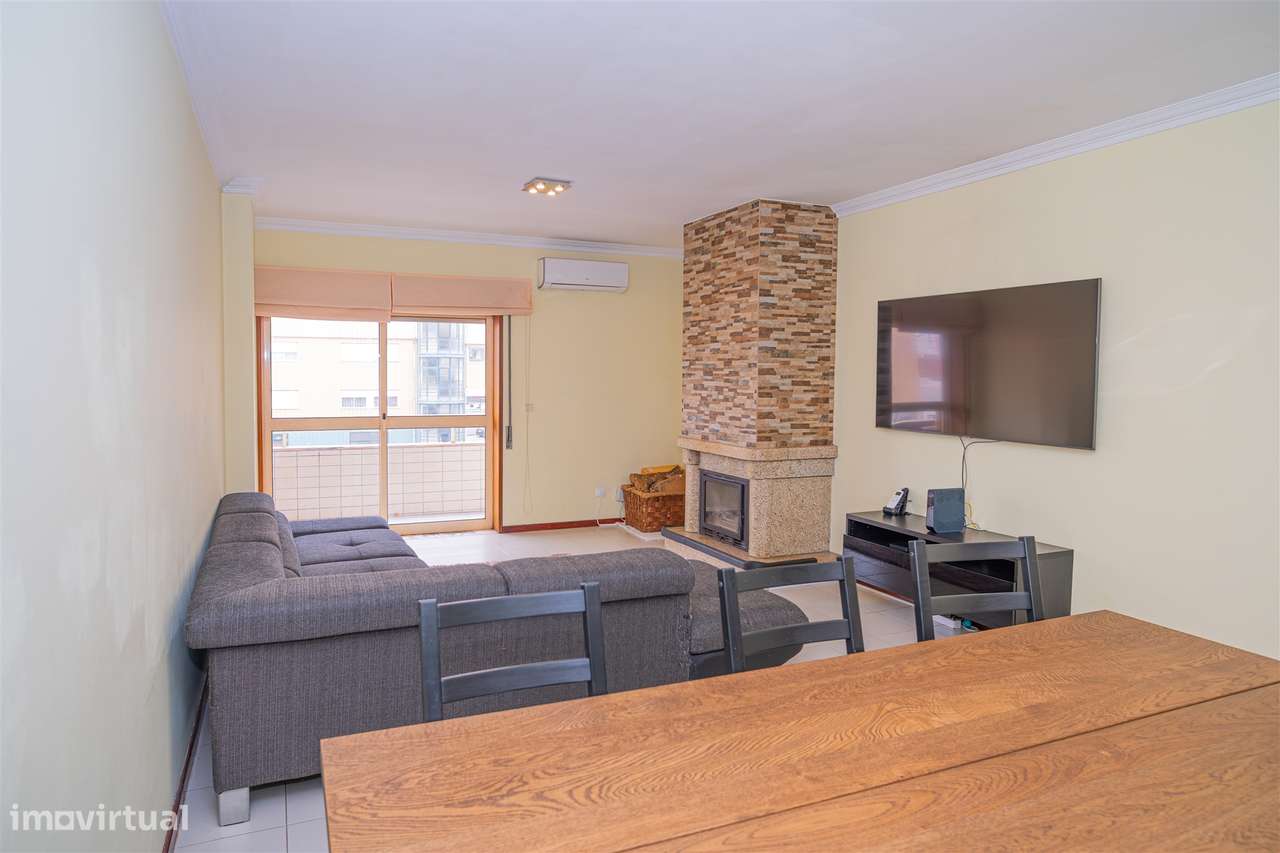 Apartamento T4 em Barcelos – Espaço, Conforto e Excelente Varanda!-9