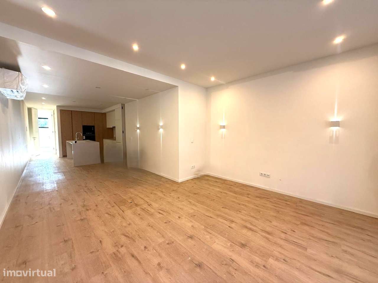 T2 remodelado e equipado c/ alpendre no Porto - Grande imagem: 5/24