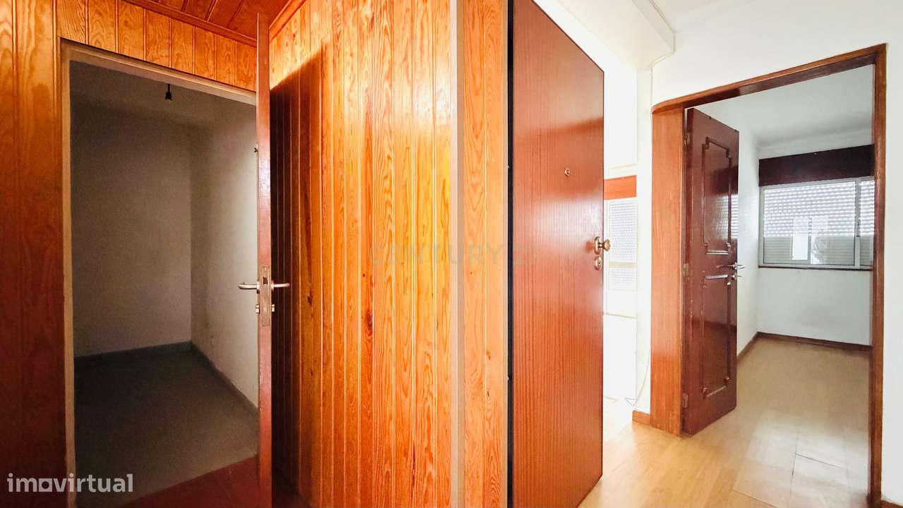 Apartamento T4 com Varanda e Arrecadação, no Centro do Pinhal Novo-24