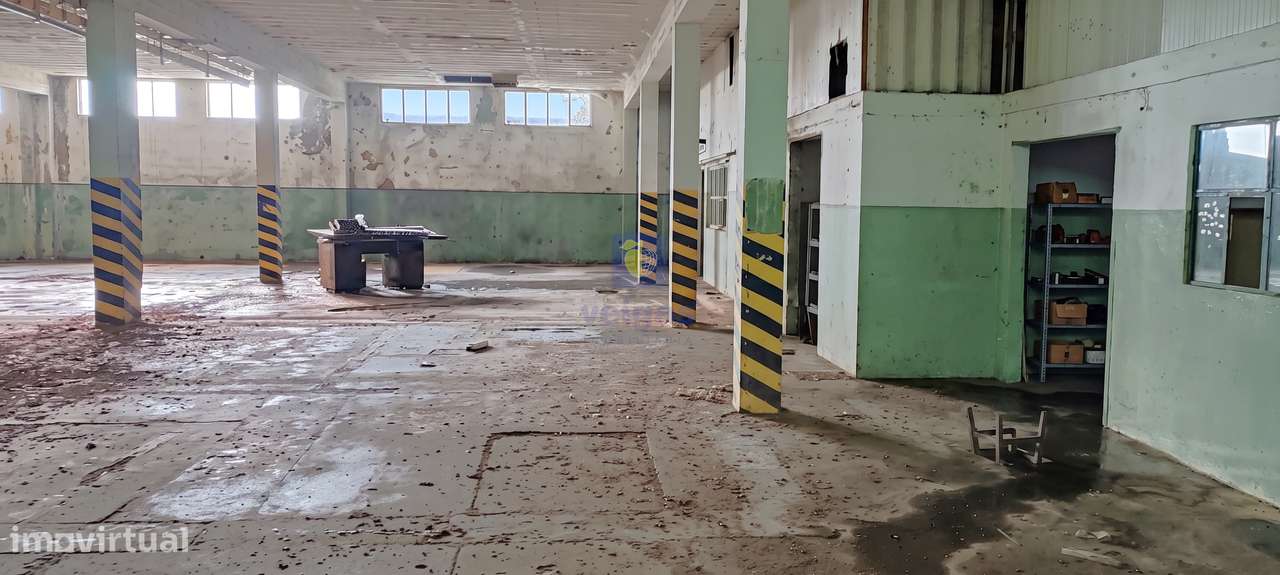 Armazém industrial com 4.107m2 de área e 7.300m2 de terreno, Marinha G-11