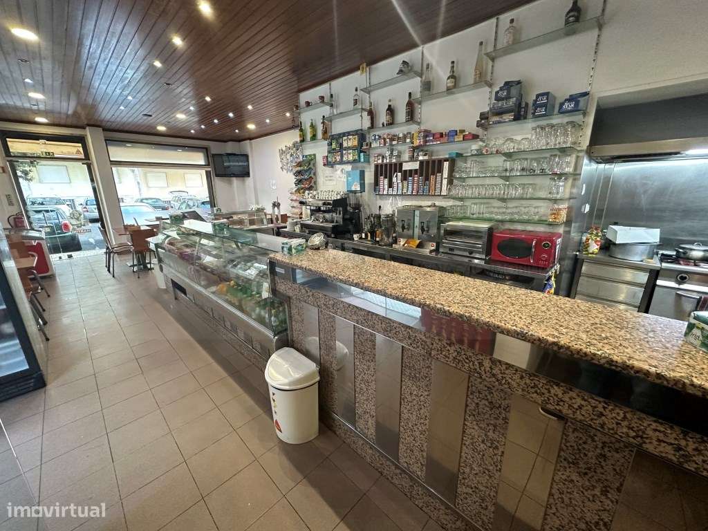 Loja em Massamá para venda - com Sanck-Bar em funcionamento-7