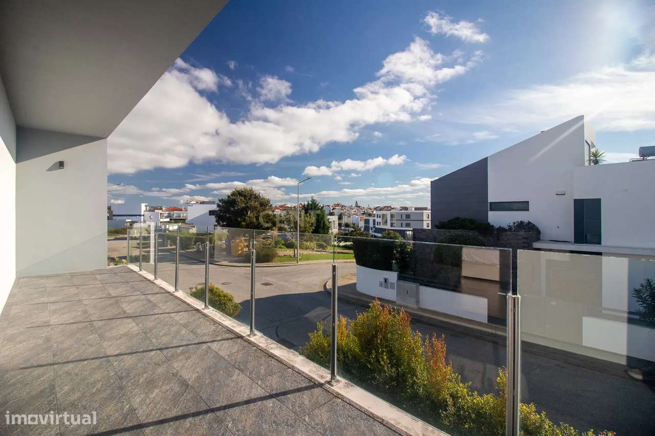 Viva o Luxo à Beira-Mar: Moradia Espetacular T5 com Piscina na Deslumb-53