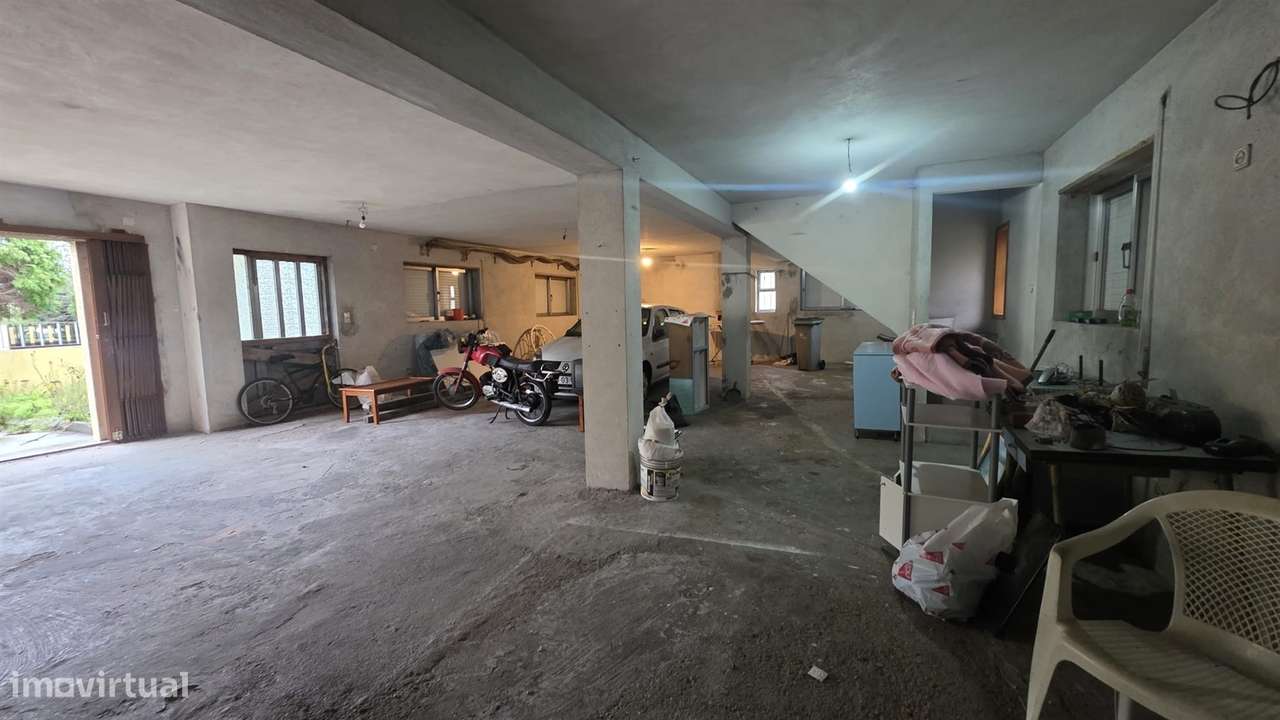 Moradia T3, de 4 frentes, em Arcozelo - Oportunidade Única!-40