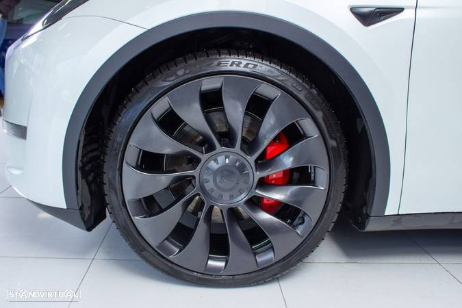 Tesla Model Y Performance Dual Motor AWD - 32