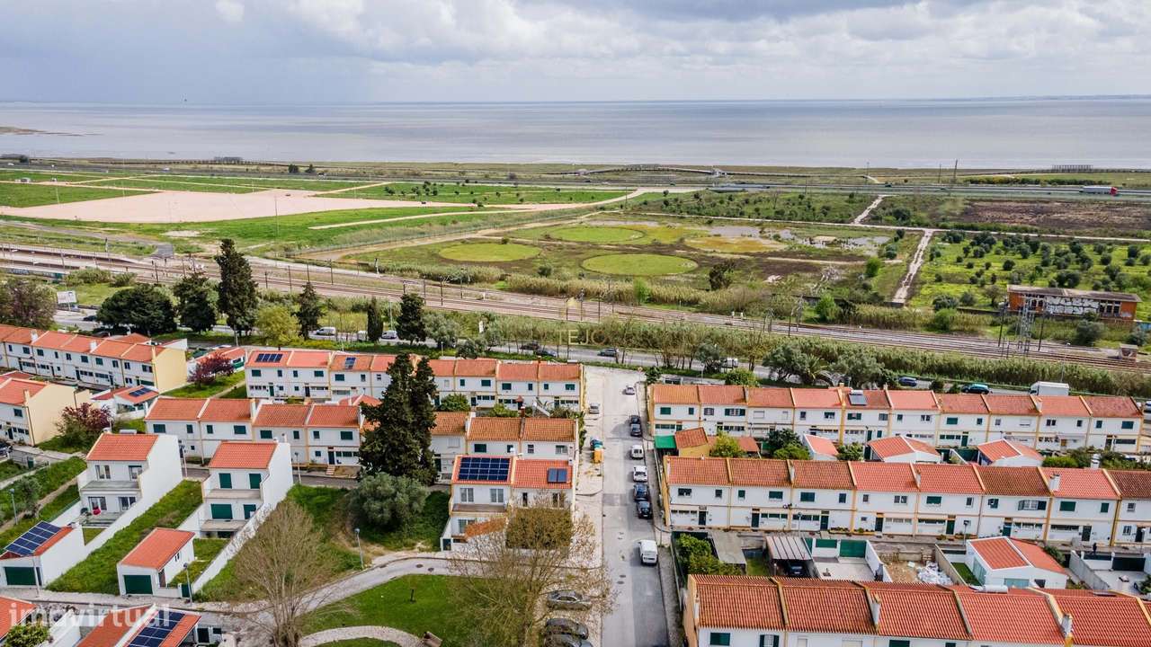 Moradia T2 Moderna com Pátio, Varanda e Chão Radiante – Bairro da Petr-41