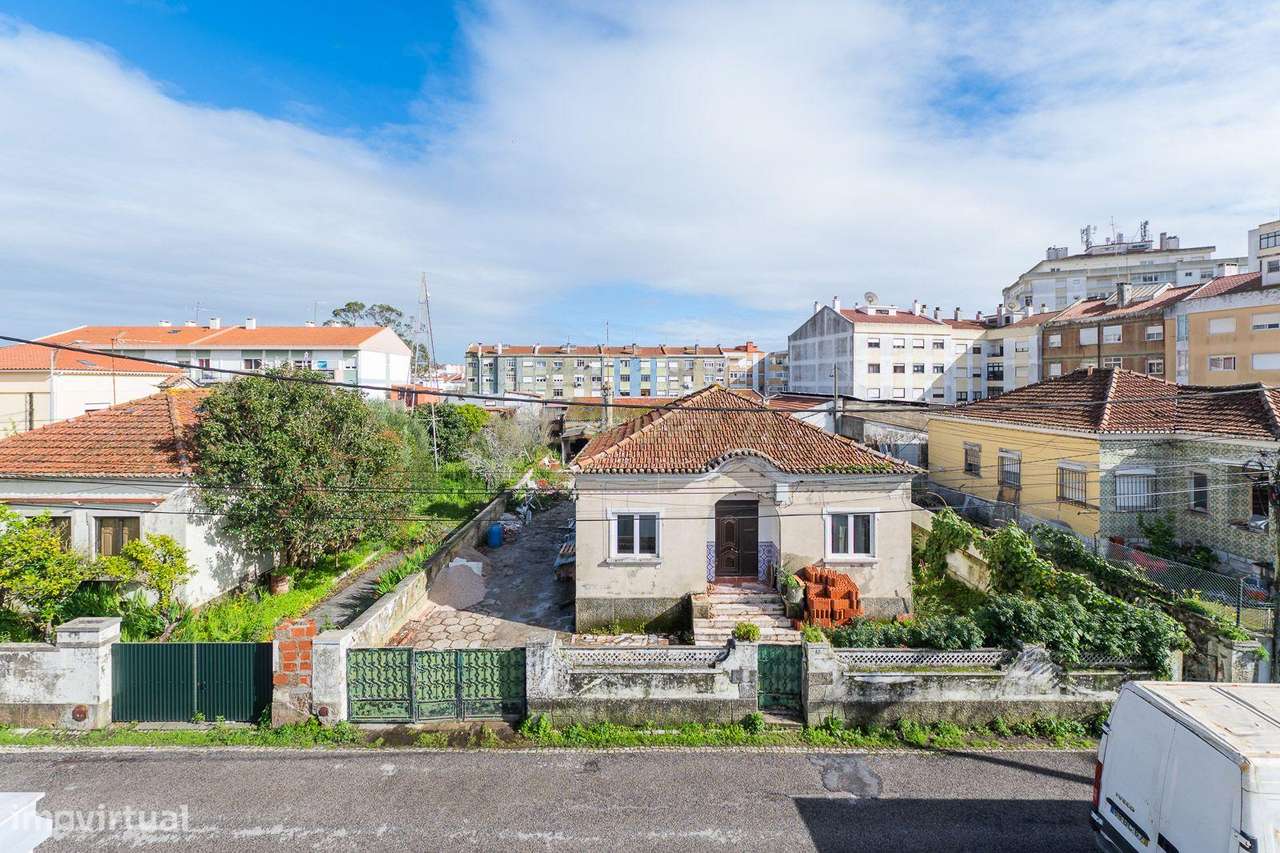 Propriedade com duas moradias geminadas-35