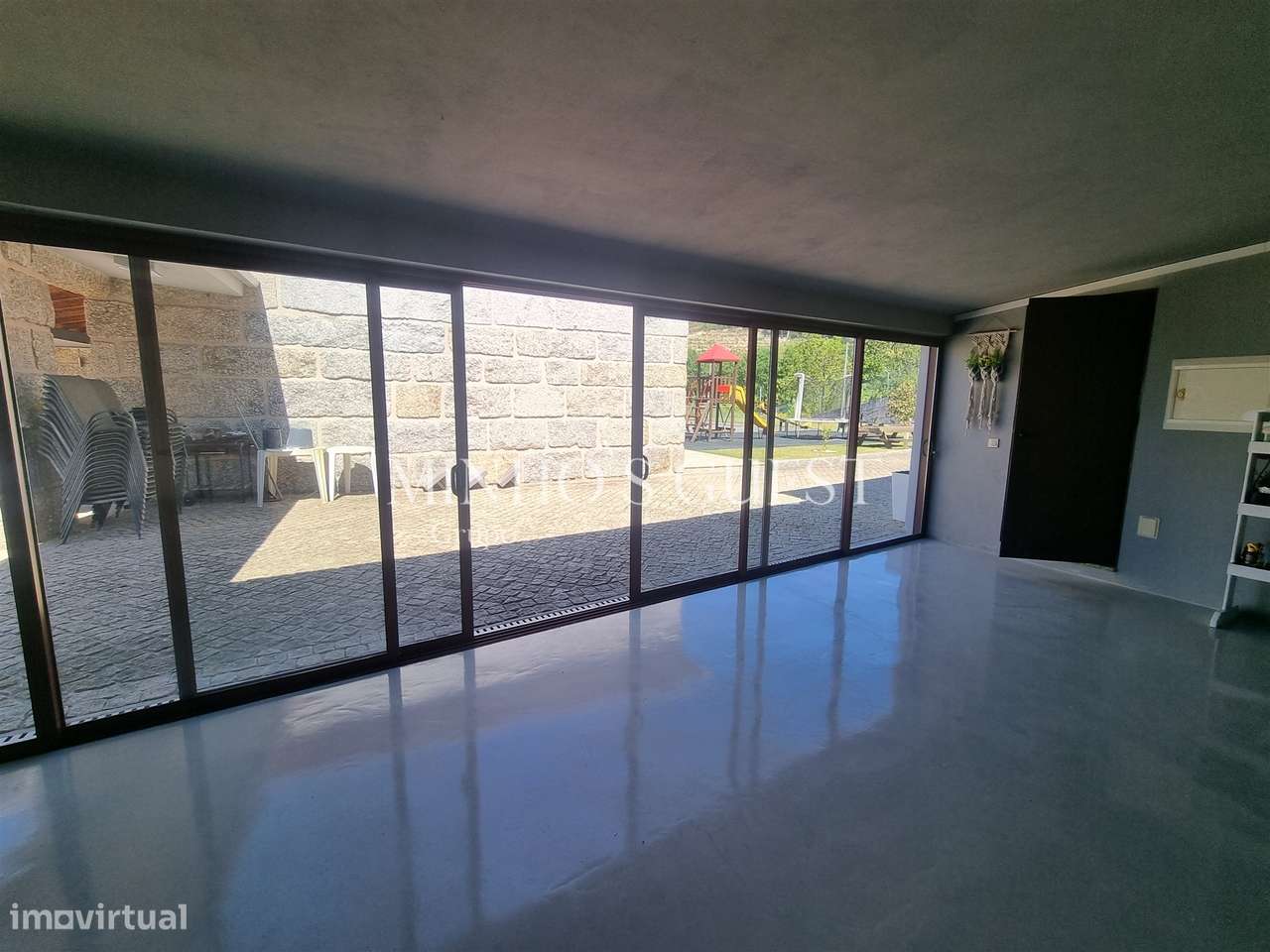 Moradia V4 de Luxo (650m2) Implantada em Terreno de 12500m2 - Souto, G-37