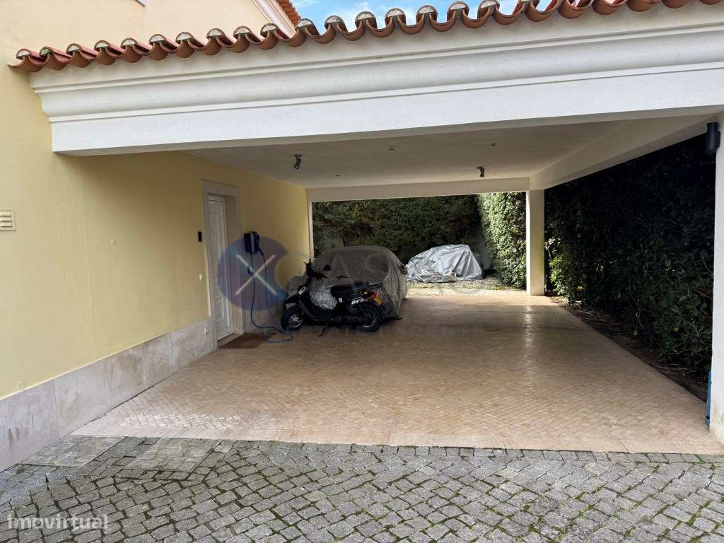 single-family residential building, with a T6 layout, comprising gr...-8