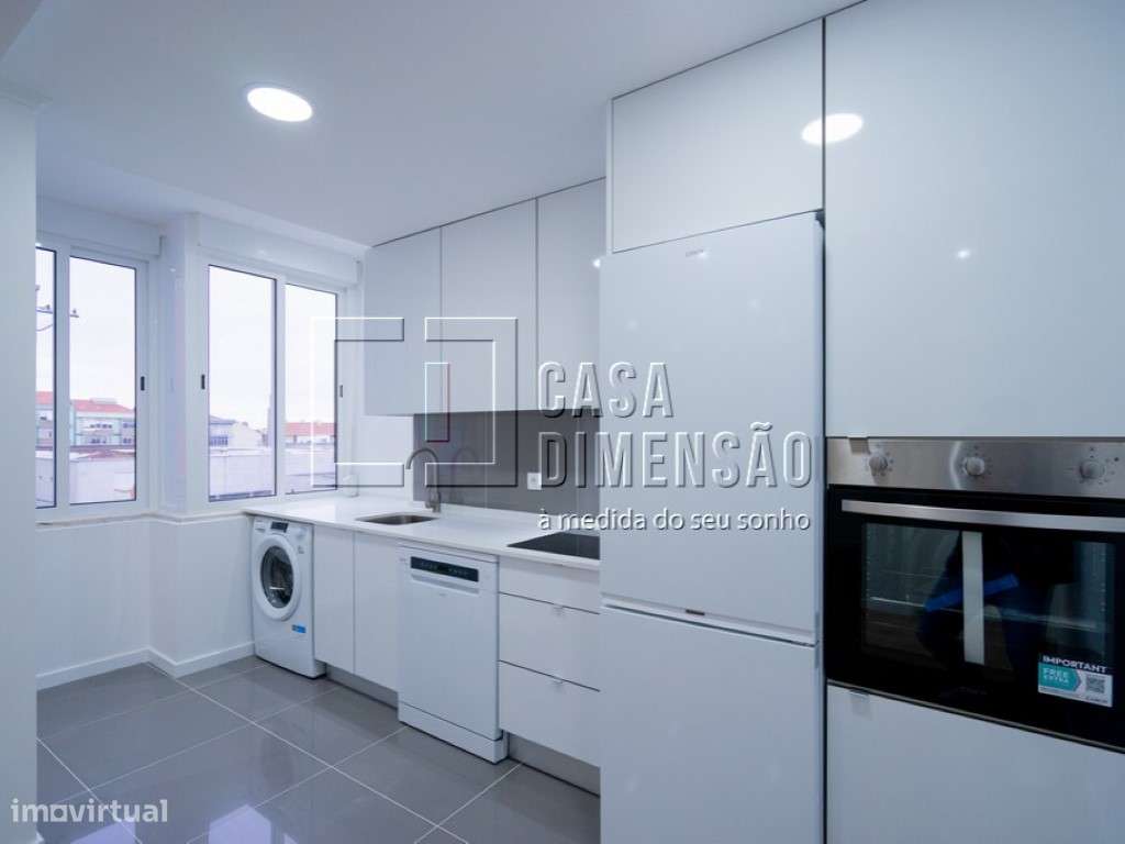 Apartamento de tipologia T2, em fase de Remodelação, no Cacém!!-6
