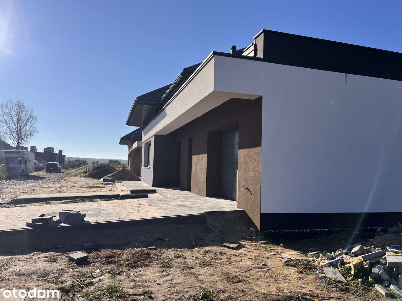 Nowoczesny dom z garażem  i kominkiem - Pełny obrazek: 4/13