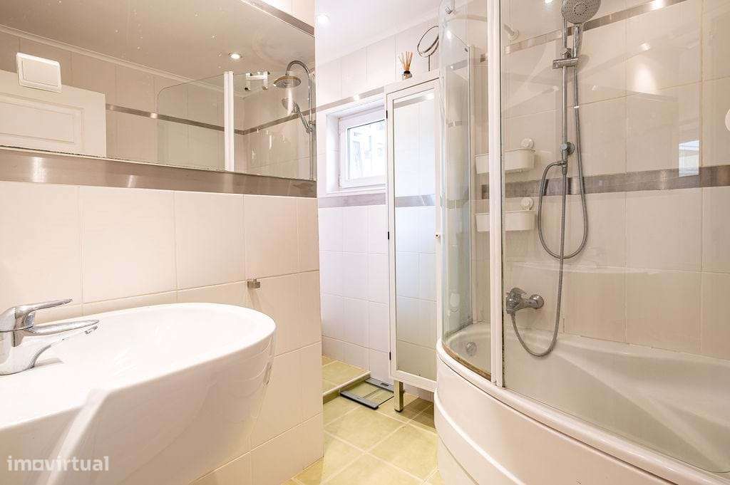 Apartamento t2 à venda na Rua Doutor António Dias Pinheiro-35