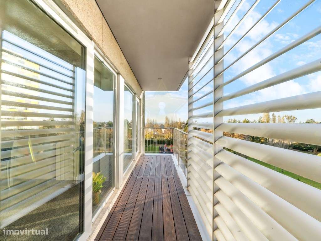 Apartamento T4 como novo, em condomínio de alto padrão-14
