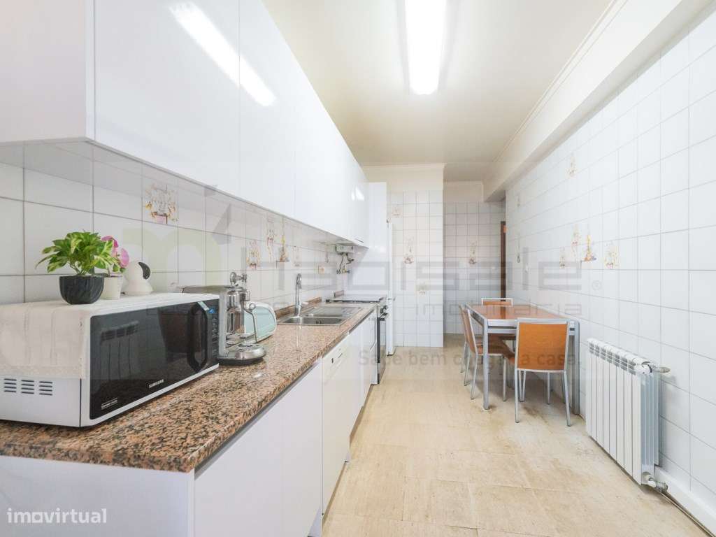 T4 com parqueamento e arrecadação a 2 min. do metro do Lumiar - Grande imagem: 4/31