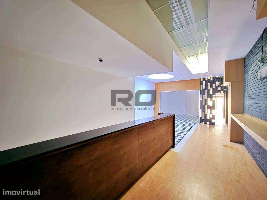 Loja com logradouro junto à Casa da Música - Grande imagem: 4/22