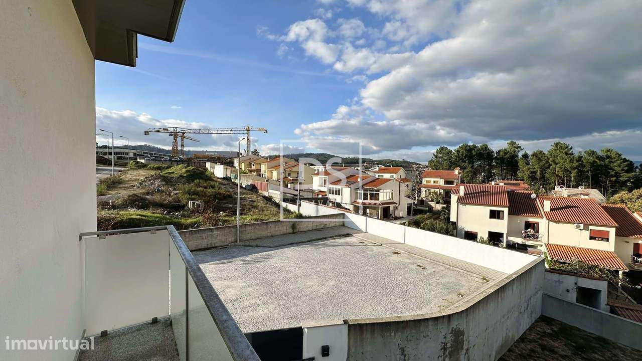 Última Moradia T3 em Amarante | 309 m² | Garagem 4 Carros | Vista Pano-18