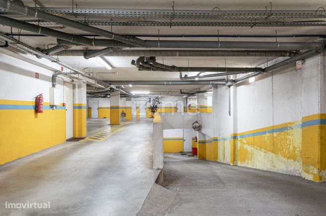 Apartamento T3 com duas varandas, garagem e arrumos, Maia-34