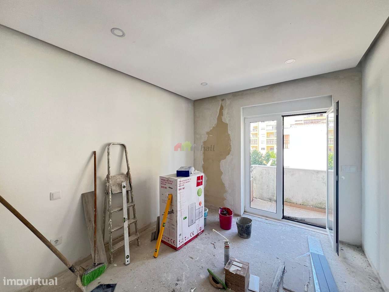 Apartamento T2 totalmente remodelado com varanda-6