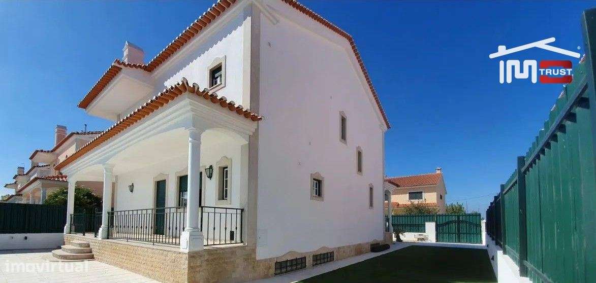 Moradia T4 Tradicional com Piscina e Jardim Privado na Atalaia, Mon... - Grande imagem: 5/26