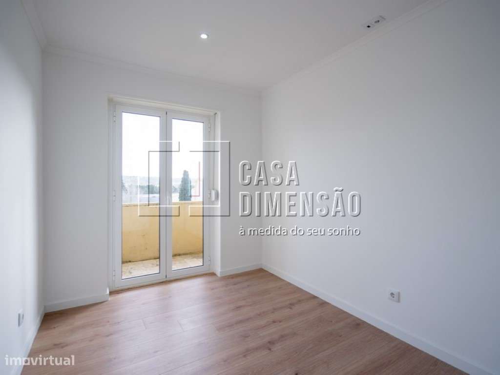 Apartamento T1, em fase de remodelação, Na Damaia!!-16